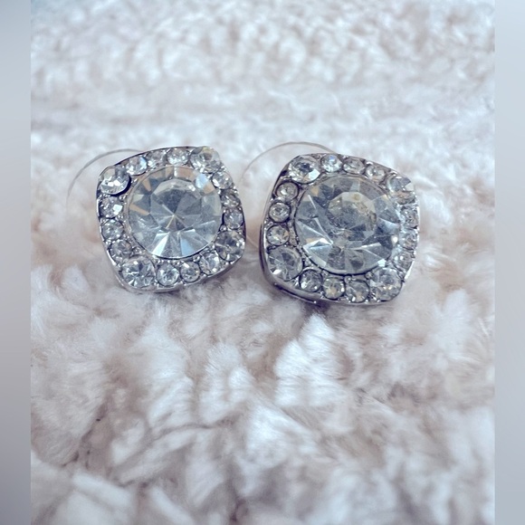 Jewelry - Oversized earrings faux diamonds